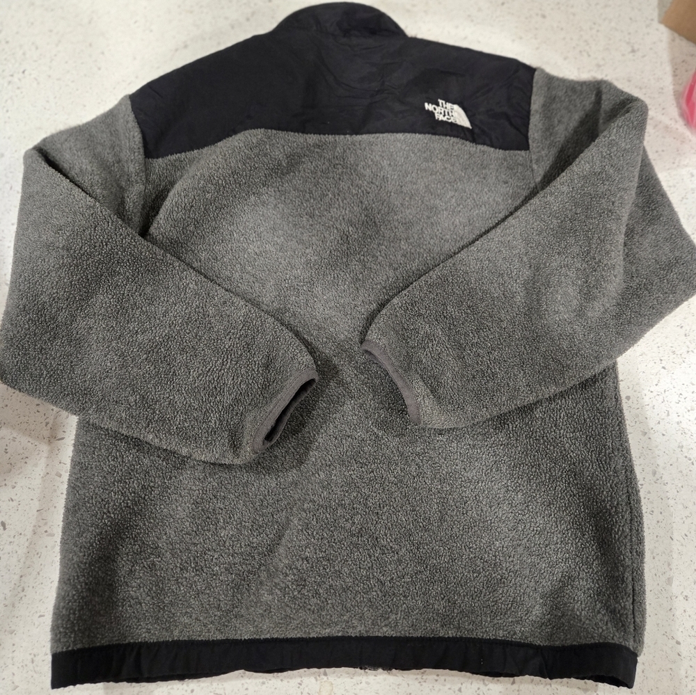 The North Face Kids Black and Gray Fleece Jacket - Picture 8 of 8